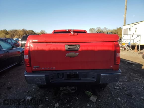 ✅ 2010 Chevrolet Silverado 1500 LT • VIN: 1GCPCSE06AZ240564 • Lot: 76410864. Listed on Copart with 111,436 mi. Free auction sales archive from the USA and detailed vehicle history report at DreamBid. Image 6.