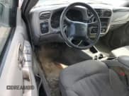 ✅ 2005 Chevrolet Blazer LS • VIN: 1GNCT18X05K111338 • Lot: 49117045. Wystawiony na Copart z przebiegiem 225 006 mil. Bezpłatny archiwum sprzedaży aukcyjnych z USA i szczegółowy raport historii pojazdu na DreamBid. Zdjęcie 8.