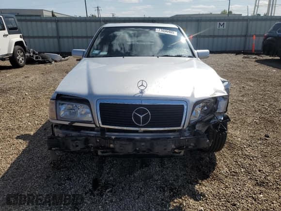 ✅ 2000 Mercedes-Benz C 230/260/280/320 • VIN: WDBHA29G0YA857211 • Lot: 71656405. Wystawiony na Copart z przebiegiem 121 674 mil. Bezpłatny archiwum sprzedaży aukcyjnych z USA i szczegółowy raport historii pojazdu na DreamBid. Zdjęcie 5.