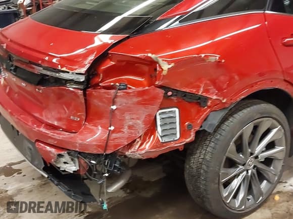 ✅ 2024 Toyota Crown XLE • VIN: JTDAAAAF2R3021468 • Lot: 41622159. Wystawiony na IAAI z przebiegiem 6 120 mil. Bezpłatny archiwum sprzedaży aukcyjnych z USA i szczegółowy raport historii pojazdu na DreamBid. Zdjęcie 6.