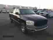 2008 Dodge 1500 SLT z VIN 1D7HA18N98S592915, wystawiony jako IAAI lot #43185591 z przebiegiem 150 584 mil mil oraz . Historia ofert i sprzedaży dostępna na DreamBid. Obrazek 1.