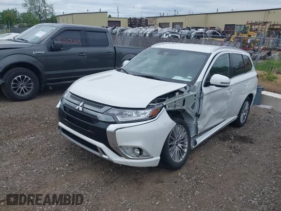 ✅ 2022 Mitsubishi Outlander SEL • VIN: JA4J2VA72NZ026636 • Лот: 42281472. Опубликован ранее на IAAI с пробегом 97 940 миль. Бесплатный доступ к архиву аукционных продаж из США и подробный отчёт об истории автомобиля на DreamBid. Изображение 17.