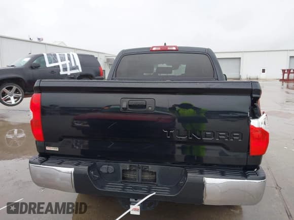 ✅ 2020 Toyota Tundra SR5 • VIN: 5TFEY5F19LX265572 • Lot: 41605510. Listed on IAAI with 47,549 mi. Free auction sales archive from the USA and detailed vehicle history report at DreamBid. Image 17.