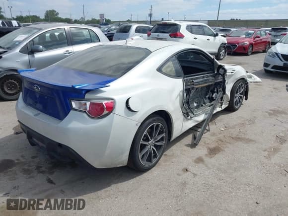 ✅ 2017 Toyota 86 • VIN: JF1ZNAA12H9701111 • Лот: 42016381. Опубликован ранее на IAAI с пробегом 58 948 миль. Бесплатный доступ к архиву аукционных продаж из США и подробный отчёт об истории автомобиля на DreamBid. Изображение 4.