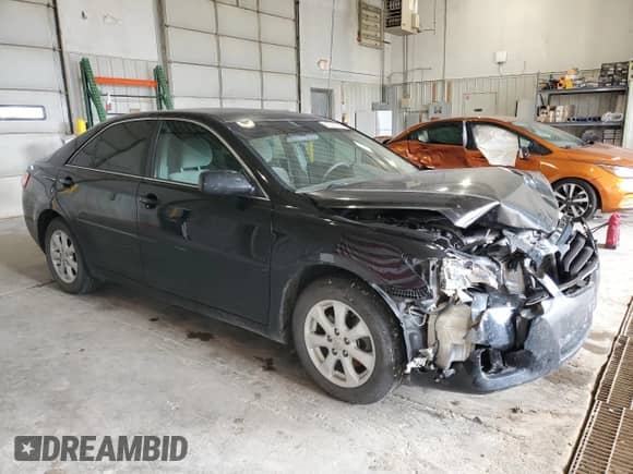 2011 Toyota Camry LE z VIN 4T4BF3EKXBR214266, wystawiony jako Copart lot #86236685 z przebiegiem 182 466 mil mil oraz Szkoda całkowita • Salvage title. Historia ofert i sprzedaży dostępna na DreamBid. Obrazek 4.