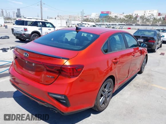 ✅ 2021 Kia Forte GT-Line • VIN: 3KPF34AD4ME411909 • Lot: 42945449. Wystawiony na IAAI z przebiegiem 81 159 mil. Bezpłatny archiwum sprzedaży aukcyjnych z USA i szczegółowy raport historii pojazdu na DreamBid. Zdjęcie 4.