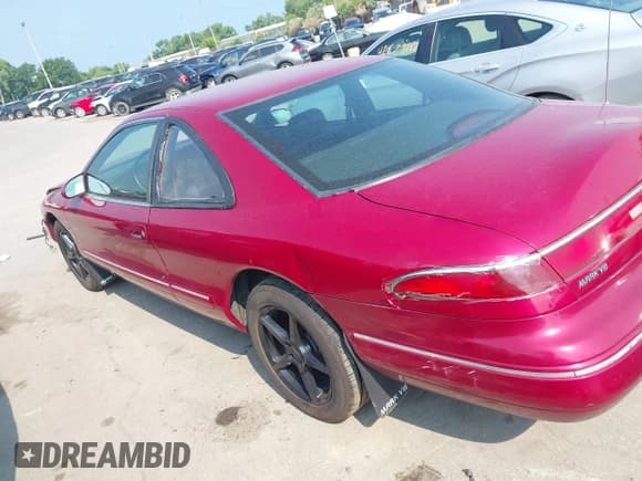✅ 1994 Lincoln Mark VIII • VIN: 1LNLM91V0RY638162 • Lot: 42697695. Wystawiony na IAAI z przebiegiem 80 648 mil. Bezpłatny archiwum sprzedaży aukcyjnych z USA i szczegółowy raport historii pojazdu na DreamBid. Zdjęcie 6.