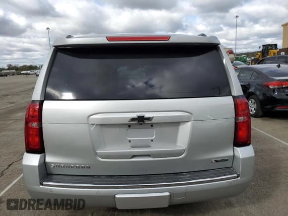 ✅ 2017 Chevrolet Suburban Premier • VIN: 1GNSKJKC9HR260217 • Lot: 76479794. Wystawiony na Copart z przebiegiem 132 941 mil. Bezpłatny archiwum sprzedaży aukcyjnych z USA i szczegółowy raport historii pojazdu na DreamBid. Zdjęcie 6.