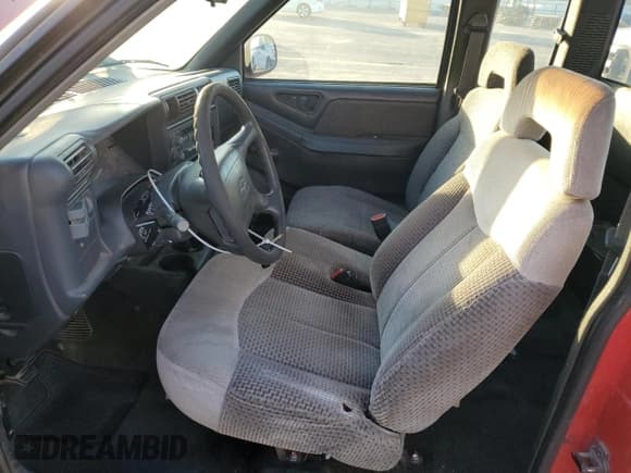 ✅ 1996 Chevrolet S-10 LS • VIN: 1GCCS1944T8123597 • Лот: 88229945. Опубликован ранее на Copart с пробегом 192 163 миль. Бесплатный доступ к архиву аукционных продаж из США и подробный отчёт об истории автомобиля на DreamBid. Изображение 7.