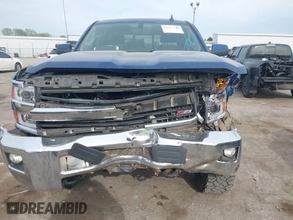 ✅ 2015 Chevrolet Silverado 2500HD LT • VIN: 1GC1KVE87FF564213 • Lot: 41987148. Listed on IAAI with 271,822 mi. Free auction sales archive from the USA and detailed vehicle history report at DreamBid. Image 12.