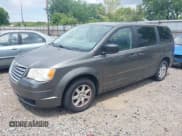 ✅ 2010 Chrysler Town & Country LX • VIN: 2A4RR2D14AR329894 • Lot: 42331041. Wystawiony na IAAI z przebiegiem 186 199 mil. Bezpłatny archiwum sprzedaży aukcyjnych z USA i szczegółowy raport historii pojazdu na DreamBid. Zdjęcie 2.