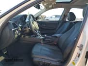 ✅ 2015 BMW 3 Series 328i • VIN: WBA3C1C50FK122370 • Лот: 90483215. Опубликован ранее на Copart с пробегом 83 406 миль. Бесплатный доступ к архиву аукционных продаж из США и подробный отчёт об истории автомобиля на DreamBid. Изображение 7.