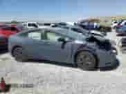 2025 Toyota Prius LE z VIN JTDACAAU1S3062446, wystawiony jako Copart lot #66959305 z przebiegiem Nie podano mil oraz Szkoda całkowita • Salvage title. Historia ofert i sprzedaży dostępna na DreamBid. Obrazek 4.