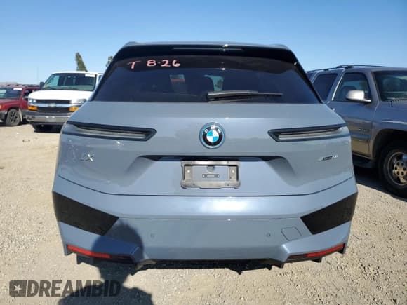 ✅ 2024 BMW iX xDrive50 • VIN: WB523CF05RCP06462 • Lot: 69341644. Wystawiony na Copart z przebiegiem 17 245 mil. Bezpłatny archiwum sprzedaży aukcyjnych z USA i szczegółowy raport historii pojazdu na DreamBid. Zdjęcie 6.