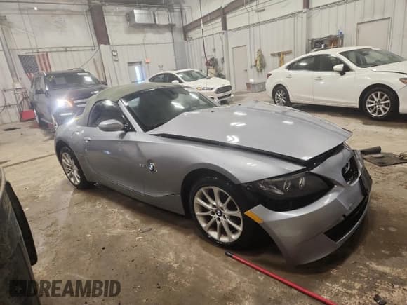 ✅ 2006 BMW Z4 3.0i • VIN: 4USBU33586LW67759 • Лот: 91785915. Опубликован ранее на Copart с пробегом 70 003 миль. Бесплатный доступ к архиву аукционных продаж из США и подробный отчёт об истории автомобиля на DreamBid. Изображение 4.