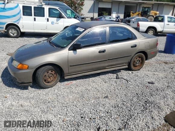 ✅ 1997 Mazda Protege DX • VIN: JM1BC1416V0145687 • Lot: 81469525. Wystawiony na Copart z przebiegiem 277 313 mil. Bezpłatny archiwum sprzedaży aukcyjnych z USA i szczegółowy raport historii pojazdu na DreamBid. Zdjęcie 1.