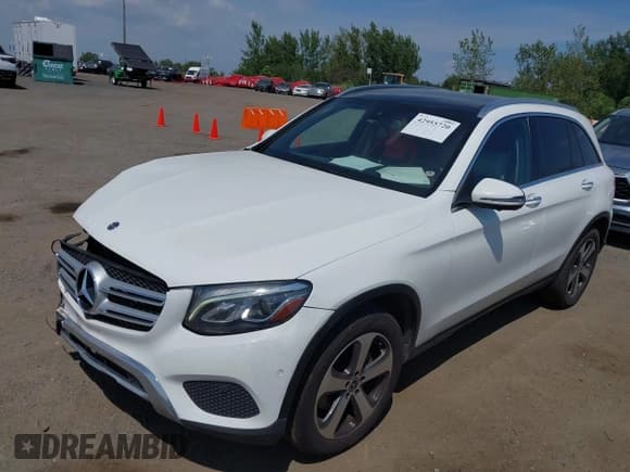 ✅ 2019 Mercedes-Benz GLC 300 • VIN: WDC0G4KB6KV127921 • Lot: 42955720. Wystawiony na IAAI z przebiegiem 105 408 mil. Bezpłatny archiwum sprzedaży aukcyjnych z USA i szczegółowy raport historii pojazdu na DreamBid. Zdjęcie 17.