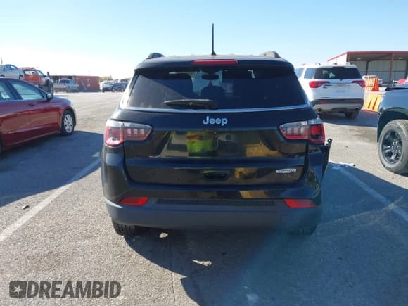✅ 2018 Jeep Compass Latitude • VIN: 3C4NJCBB6JT356136 • Lot: 43597676. Wystawiony na IAAI z przebiegiem 109 298 mil. Bezpłatny archiwum sprzedaży aukcyjnych z USA i szczegółowy raport historii pojazdu na DreamBid. Zdjęcie 14.