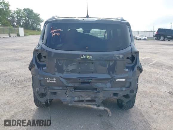 ✅ 2022 Jeep Renegade Latitude • VIN: ZACNJDB14NPN69139 • Lot: 42837146. Wystawiony na IAAI z przebiegiem 37 716 mil. Bezpłatny archiwum sprzedaży aukcyjnych z USA i szczegółowy raport historii pojazdu na DreamBid. Zdjęcie 16.