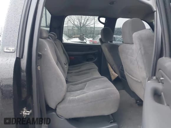 ✅ 2006 Chevrolet Silverado 2500HD LT3 • VIN: 1GCHK23U96F135779 • Lot: 43832475. Wystawiony na IAAI z przebiegiem Nie podano. Bezpłatny archiwum sprzedaży aukcyjnych z USA i szczegółowy raport historii pojazdu na DreamBid. Zdjęcie 8.