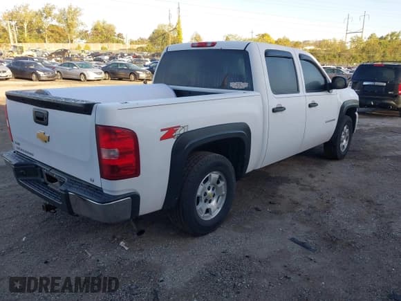 ✅ 2011 Chevrolet Silverado 1500 LT • VIN: 3GCPKSE3XBG251730 • Lot: 43478202. Wystawiony na IAAI z przebiegiem 159 837 mil. Bezpłatny archiwum sprzedaży aukcyjnych z USA i szczegółowy raport historii pojazdu na DreamBid. Zdjęcie 4.
