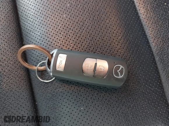 ✅ 2016 Mazda CX-5 Grand Touring • VIN: JM3KE4DY2G0833771 • Lot: 43758167. Wystawiony na IAAI z przebiegiem 101 128 mil. Bezpłatny archiwum sprzedaży aukcyjnych z USA i szczegółowy raport historii pojazdu na DreamBid. Zdjęcie 11.