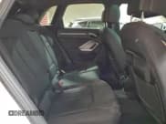 ✅ 2025 Audi Q3 S line Premium • VIN: WA1DECF3XS1021743 • Lot: 94355815. Wystawiony na Copart z przebiegiem 24 879 mil. Bezpłatny archiwum sprzedaży aukcyjnych z USA i szczegółowy raport historii pojazdu na DreamBid. Zdjęcie 11.