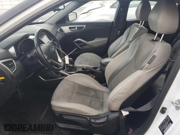 ✅ 2014 Hyundai Veloster • VIN: KMHTC6AD4EU210363 • Lot: 80341424. Wystawiony na Copart z przebiegiem 124 495 mil. Bezpłatny archiwum sprzedaży aukcyjnych z USA i szczegółowy raport historii pojazdu na DreamBid. Zdjęcie 7.