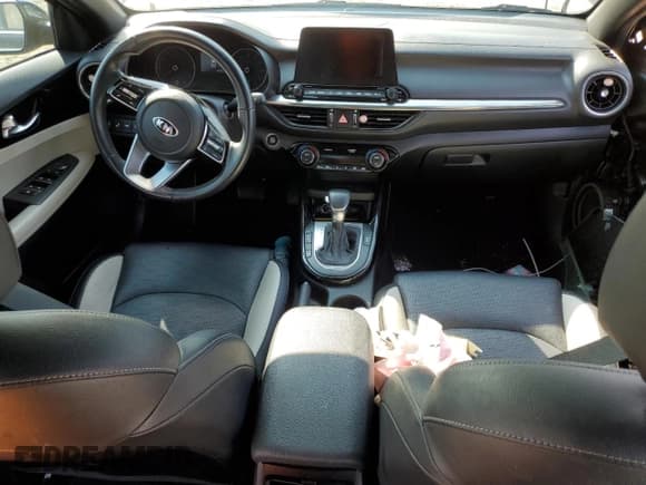 ✅ 2019 Kia Forte EX • VIN: 3KPF54AD5KE027998 • Lot: 81145955. Wystawiony na Copart z przebiegiem 86 782 mil. Bezpłatny archiwum sprzedaży aukcyjnych z USA i szczegółowy raport historii pojazdu na DreamBid. Zdjęcie 8.