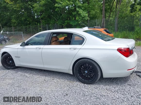 ✅ 2013 BMW 7 Series 750Li xDrive • VIN: WBAYF8C54DDE59151 • Lot: 42706175. Listed on IAAI with 102,055 mi. Free auction sales archive from the USA and detailed vehicle history report at DreamBid. Image 14.
