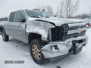 ✅ 2015 Chevrolet Silverado 2500HD LT • VIN: 1GC2KVEG4FZ555799 • Lot: 41308705. Wystawiony na IAAI z przebiegiem 206 455 mil. Bezpłatny archiwum sprzedaży aukcyjnych z USA i szczegółowy raport historii pojazdu na DreamBid. Zdjęcie 1.