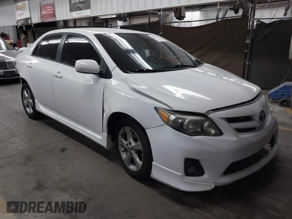 ✅ 2013 Toyota Corolla LE • VIN: 5YFBU4EE1DP185387 • Lot: 42996516. Wystawiony na IAAI z przebiegiem 211 968 mil. Bezpłatny archiwum sprzedaży aukcyjnych z USA i szczegółowy raport historii pojazdu na DreamBid. Zdjęcie 1.