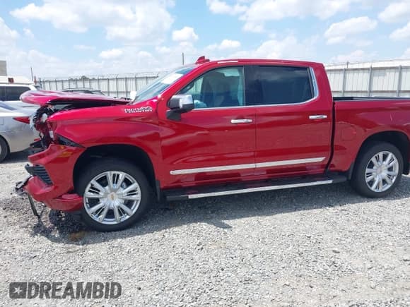 ✅ 2025 Chevrolet Silverado 1500 High Country • VIN: 1GCUKJE84SZ176483 • Lot: 42216600. Listed on IAAI with 2,186 mi. Free auction sales archive from the USA and detailed vehicle history report at DreamBid. Image 6.