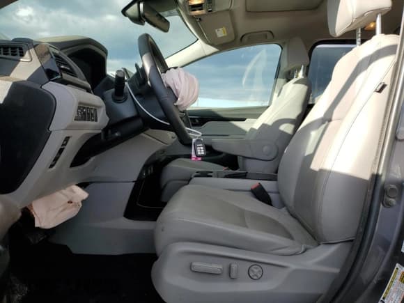 ✅ 2024 Honda Odyssey Touring • VIN: 5FNRL6H85RB018455 • Lot: 86835955. Listed on Copart with 52,165 mi. Free auction sales archive from the USA and detailed vehicle history report at DreamBid. Image 7.