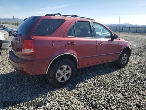 ✅ 2003 Kia Sorento LX • VIN: KNDJD733135049884 • Лот: 57178245. Опубликован ранее на Copart с пробегом 149 822 миль. Бесплатный доступ к архиву аукционных продаж из США и подробный отчёт об истории автомобиля на DreamBid. Изображение 3.