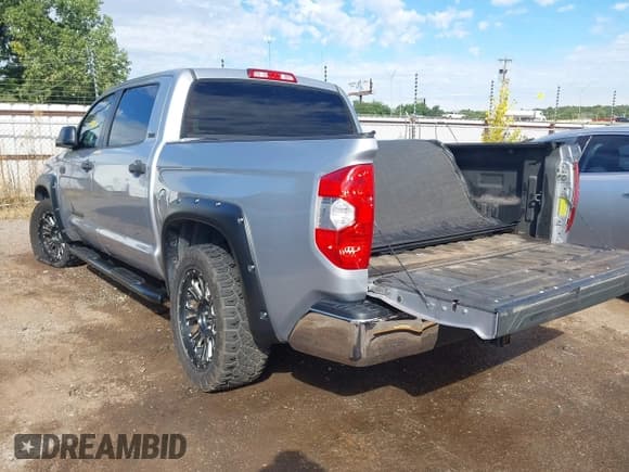 ✅ 2016 Toyota Tundra SR5 • VIN: 5TFDW5F15GX521021 • Лот: 43288645. Опубликован ранее на IAAI с пробегом 196 188 миль. Бесплатный доступ к архиву аукционных продаж из США и подробный отчёт об истории автомобиля на DreamBid. Изображение 3.
