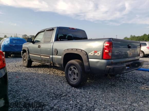 2007 Chevrolet Silverado 1500 with VIN 2GCEK19Z471106327, listed as a Copart auction lot 66468475 with 322,698 mi miles and Clean title. Bid and sale history available at DreamBid. Image 2.