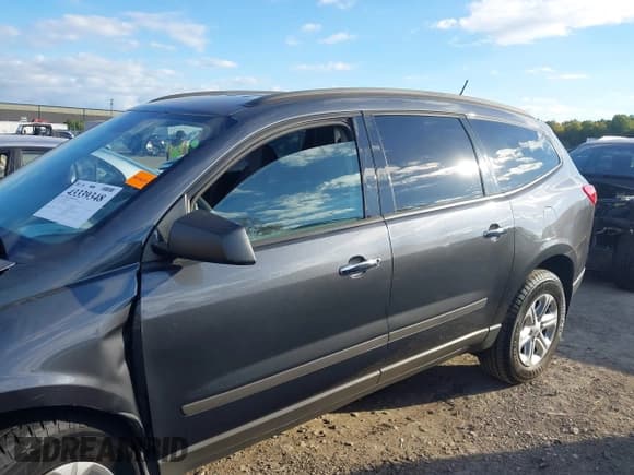 ✅ 2011 Chevrolet Traverse LS • VIN: 1GNKREED5BJ349375 • Lot: 43339348. Wystawiony na IAAI z przebiegiem 170 689 mil. Bezpłatny archiwum sprzedaży aukcyjnych z USA i szczegółowy raport historii pojazdu na DreamBid. Zdjęcie 14.