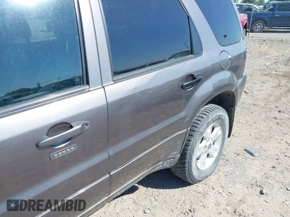 2006 Mercury Mariner Luxury с VIN 4M2CU57116KJ19454, выставлен на аукционе IAAI как лот 42436725 с пробегом 244 689 миль миль и . История ставок и продаж доступна на DreamBid. Изображение 6.