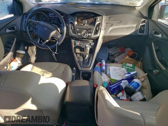 ✅ 2015 Ford Focus Titanium • VIN: 1FADP3N23FL213028 • Lot: 93052655. Wystawiony na Copart z przebiegiem 112 741 mil. Bezpłatny archiwum sprzedaży aukcyjnych z USA i szczegółowy raport historii pojazdu na DreamBid. Zdjęcie 8.