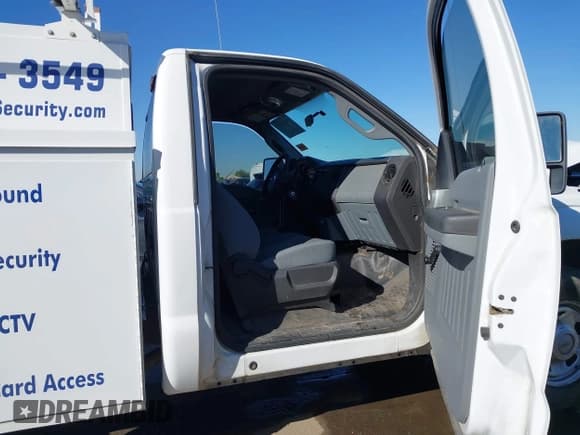 ✅ 2011 Ford F-250 XL • VIN: 1FDBF2A61BEC77909 • Lot: 43633747. Listed on IAAI with 242,631 mi. Free auction sales archive from the USA and detailed vehicle history report at DreamBid. Image 5.