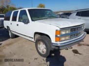 ✅ 1999 Chevrolet Suburban • VIN: 3GNFK16R1XG134206 • Lot: 43699019. Wystawiony na IAAI z przebiegiem 160 987 mil. Bezpłatny archiwum sprzedaży aukcyjnych z USA i szczegółowy raport historii pojazdu na DreamBid. Zdjęcie 1.