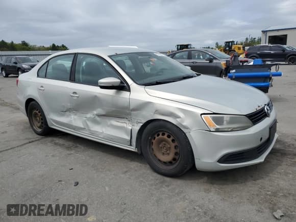 ✅ 2011 Volkswagen Jetta SE • VIN: 3VWDZ7AJ1BM028913 • Lot: 57152875. Listed on Copart with 238,844 mi. Free auction sales archive from the USA and detailed vehicle history report at DreamBid. Image 4.