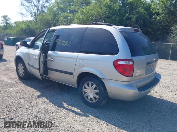 ✅ 2005 Chrysler Town & Country • VIN: 1C4GP45R35B370539 • Lot: 42646809. Wystawiony na IAAI z przebiegiem 176 951 mil. Bezpłatny archiwum sprzedaży aukcyjnych z USA i szczegółowy raport historii pojazdu na DreamBid. Zdjęcie 3.