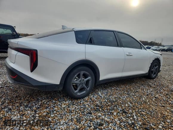 ✅ 2025 Kia K4 LXS • VIN: 3KPFT4DEXSE029630 • Lot: 92619485. Wystawiony na Copart z przebiegiem 26 855 mil. Bezpłatny archiwum sprzedaży aukcyjnych z USA i szczegółowy raport historii pojazdu na DreamBid. Zdjęcie 3.