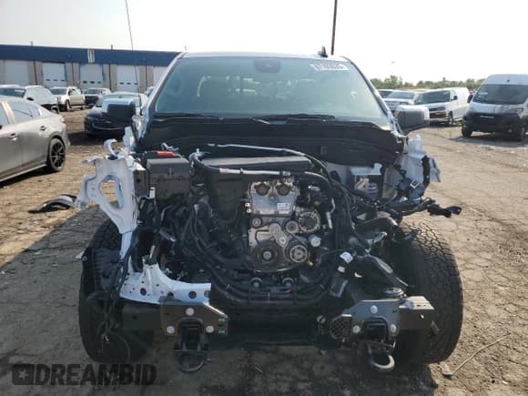 ✅ 2025 Chevrolet Silverado 1500 • VIN: 1GCRKDEK7SZ149409 • Лот: 67103035. Опубликован ранее на Copart с пробегом 2 060 миль. Бесплатный доступ к архиву аукционных продаж из США и подробный отчёт об истории автомобиля на DreamBid. Изображение 5.