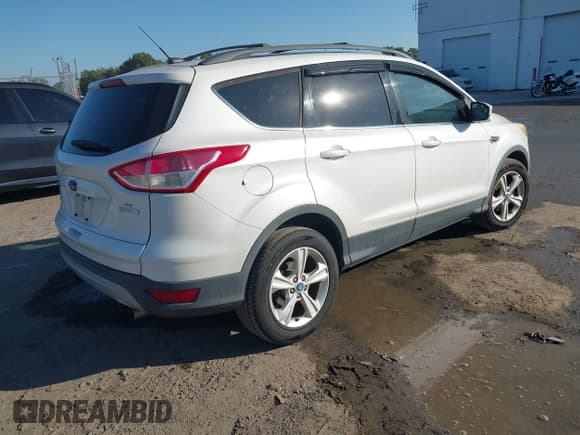 ✅ 2013 Ford Escape SE • VIN: 1FMCU0GX0DUA86702 • Lot: 43714649. Wystawiony na IAAI z przebiegiem 119 103 mil. Bezpłatny archiwum sprzedaży aukcyjnych z USA i szczegółowy raport historii pojazdu na DreamBid. Zdjęcie 4.