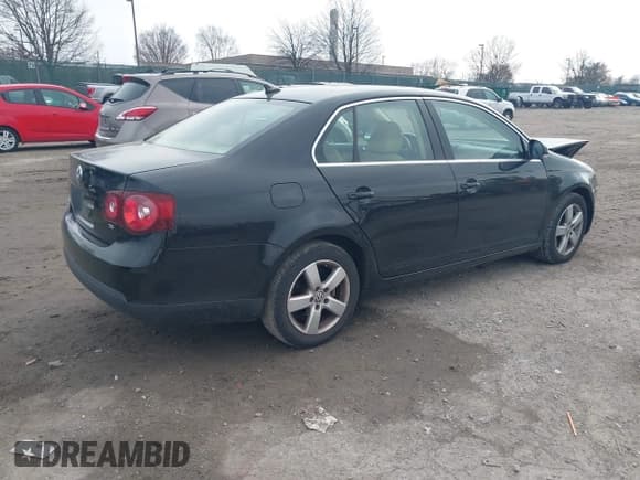 ✅ 2009 Volkswagen Jetta SE • VIN: 3VWRZ71K79M059091 • Lot: 43767375. Listed on IAAI with 92,582 mi. Free auction sales archive from the USA and detailed vehicle history report at DreamBid. Image 4.