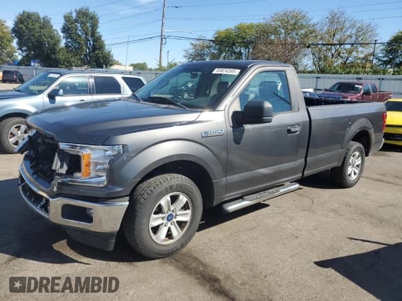 ✅ 2018 Ford F-150 XL • VIN: 1FTMF1CP3JKF70112 • Lot: 85824395. Wystawiony na Copart z przebiegiem 100 851 mil. Bezpłatny archiwum sprzedaży aukcyjnych z USA i szczegółowy raport historii pojazdu na DreamBid. Zdjęcie 1.