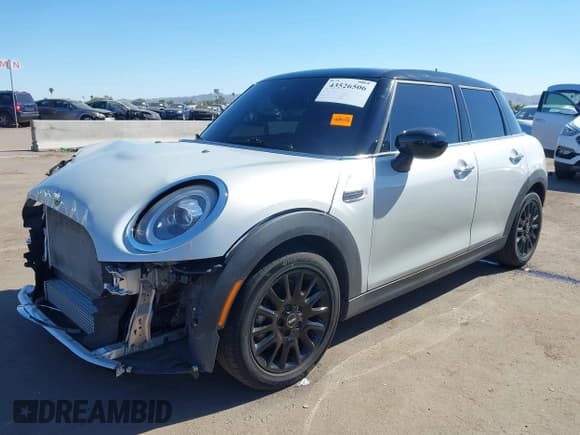 ✅ 2020 MINI Hardtop 4 Door Cooper • VIN: WMWXU7C08L2L76572 • Lot: 43526506. Wystawiony na IAAI z przebiegiem 34 249 mil. Bezpłatny archiwum sprzedaży aukcyjnych z USA i szczegółowy raport historii pojazdu na DreamBid. Zdjęcie 19.